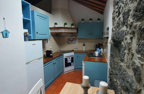 Ponta Delgada Cabaña | Rustic house with garden overlooking the sea in the center of the island