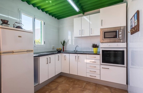 Alcala Casa | Casa de vacaciones rústica "Casa Cardón" en Alcalá con terraza con vistas al mar y jardín