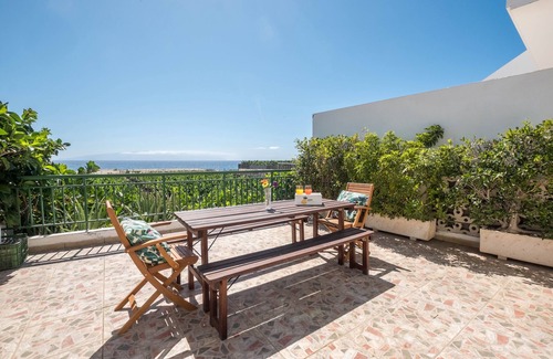 Alcala Casa | Casa de vacaciones rústica "Casa Cardón" en Alcalá con terraza con vistas al mar y jardín