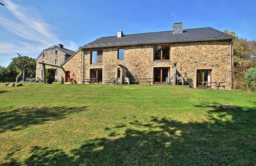 Sainte-Ode Casa | Casa de vacaciones rústica en Sainte-Ode con jardín