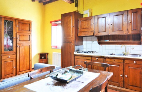 Santa Reparata Casa | Rustic Holiday Home in Citta di Castello With Swimming Pool