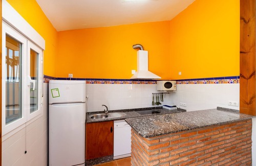 Conil de la Frontera Casa | Rústica casa cerca de la playa con piscina, terraza, jardín y Wi-Fi; Se admiten mascotas; Hay aparcamiento disponible