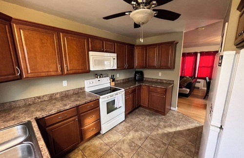 Riverdale Casa | Rustic home only 5 minutes from Lake Sakakawea & Missouri River! Pet-friendly.