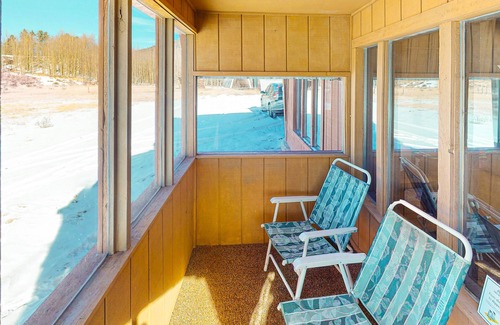 Cripple Creek Casa | Rustic home with mountain views, wood-burning stove, basketball court, & patio