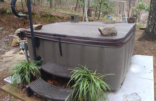 Tallassee Casa | Rustic Hot tub Mountain house