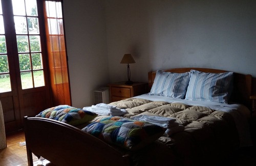 Caloura Cabaña | Casa rústica con jardín