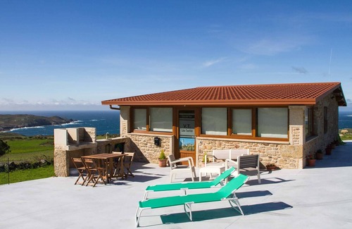 Frije Casa | Casa rústica con finca privada y vistas al mar, situada en el Cabo Touriñán