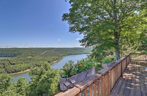 Edgemont Casa | Rustic Lake-View Home Near Greers Ferry Lake