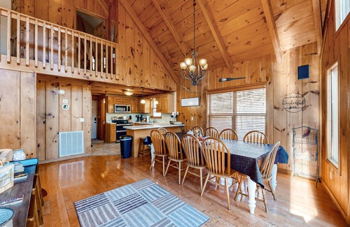 Flat Hollow Marina Cabina | Rustic lakefront retreat with a hot tub, double-deck dock, firepit, grill & deck