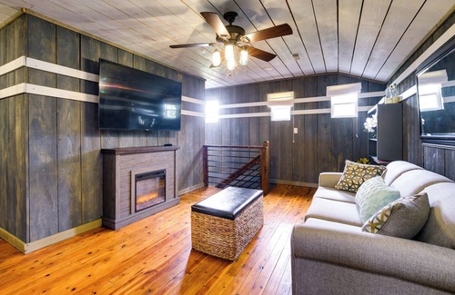 Liberty Cabina | Rustic Liberty Retreat w/ Private Patio & Gazebo!