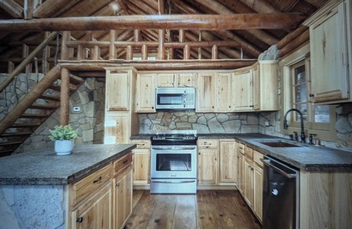 Pine Mountain Club Cabina | Rustic log cabin offering modern conveniences - Pet friendly
