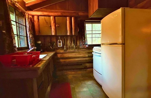Lisbon Cabina | Rustic Log Cabin #1 - "Rustic Retreat"