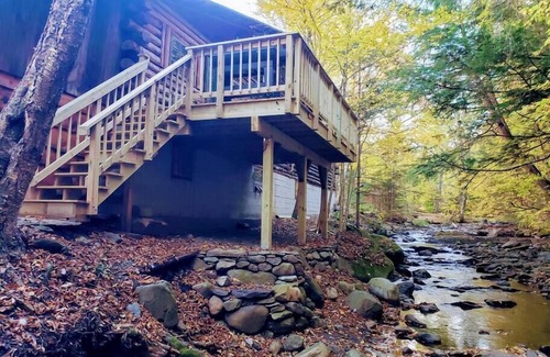 Lisbon Casa | Rustic Log Cabin #3 - "The Lodge"