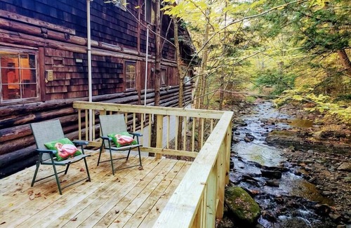 Lisbon Casa | Rustic Log Cabin #3 - "The Lodge"
