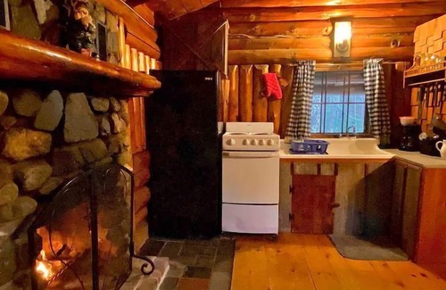 Lisbon Casa | Rustic Log Cabin #5 - "Escape"