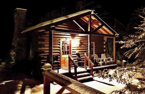 Lisbon Casa | Rustic Log Cabin #6 - "Fireside"