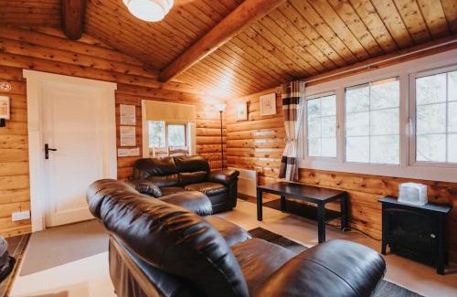 Ffestiniog Casa | Rustic Log Cabin in Snowdonia - 2 Bedrooms & Parking