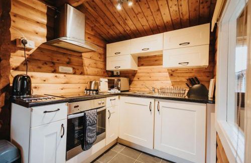 Ffestiniog Casa | Rustic Log Cabin in Snowdonia - 2 Bedrooms & Parking