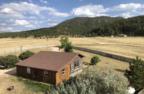 Sundance Cabina | ¡Cabaña rústica en las hermosas colinas de Wyoming Black Hills!