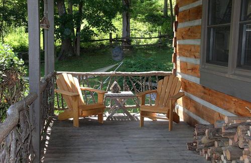 Clyde Casa | Rustic Log Cabin Rental with a Hot Tub near Asheville, North Carolina