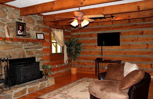 Clyde Casa | Rustic Log Cabin Rental with a Hot Tub near Asheville, North Carolina