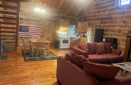 Granite Falls Cabina | Rustic log cabin in beautiful Granite Falls