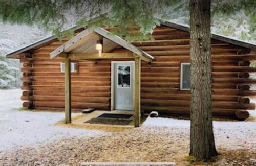 Boundary County Cabina | Rustic log cabin