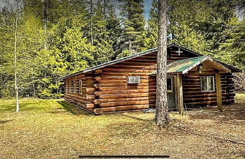 Boundary County Cabina | Rustic log cabin