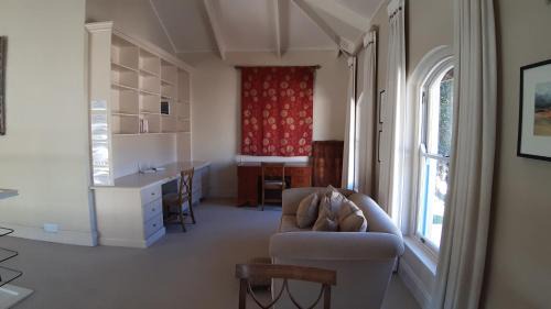 Lakeside Casa | Rustic Manor Guest House