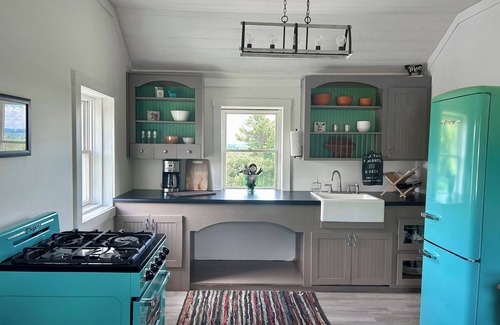 Hillsville Casa | Rustic meets Modern at "The Dairy Barn" Located near I-77 and the New River