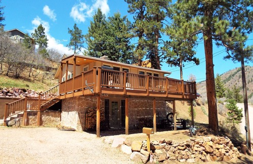 Cascade-Chipita Park Cabina | Rustic modern1928 Cabin in the heart of the Pikes Peak region.