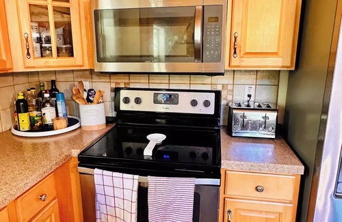 Gouldsboro Chalet De Esquí | Rustic Modern 5BR/4BA Chalet in Big Bass Lake, a Gold Star gated community.