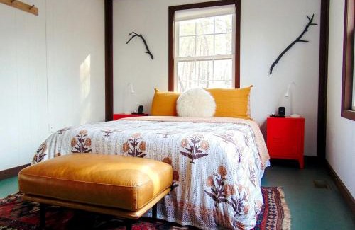 New Market Casa | Rustic Mountain Cabin with Porch & Fire Pit in New Market, Virginia