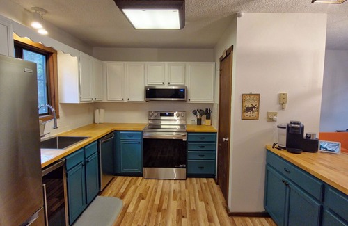 Village at Camelback Casa | Rustic Mountain Escape. Waterpark, Ski & Views!