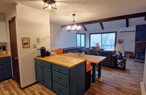Village at Camelback Casa | Rustic Mountain Escape. Waterpark, Ski & Views!