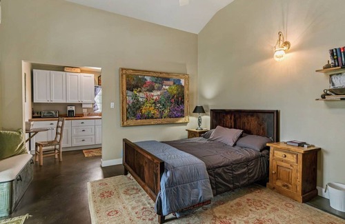 Thousand Oaks Casa | Vintner's Ranch Farmhouse - ¡solo propiedad disponible en Lynn Ranch!