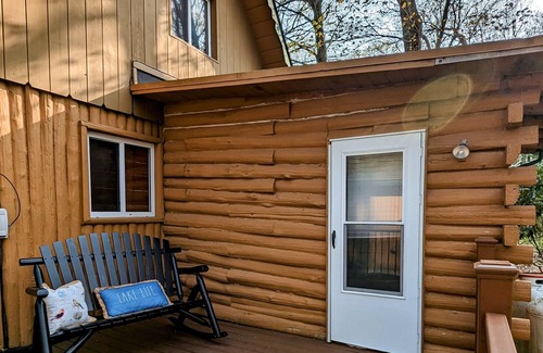 Lake Harmony Estates Cabina | Rustic Pocono Mountain Chalet