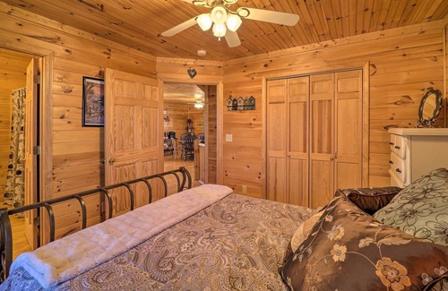 Purlear Cabina | Rustic Purlear Cabin w/ Mtn Views & Game Room