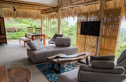 Mercedes Cabina | Rustic Ranch in the Paradise