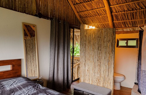 Mercedes Cabina | Rustic Ranch in the Paradise