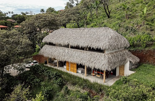 Mercedes Cabina | Rustic Ranch in the Paradise