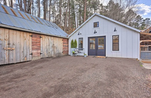 Rapid City Apartamento | Rustic Rapid City Farmhouse w/ Mountain Views