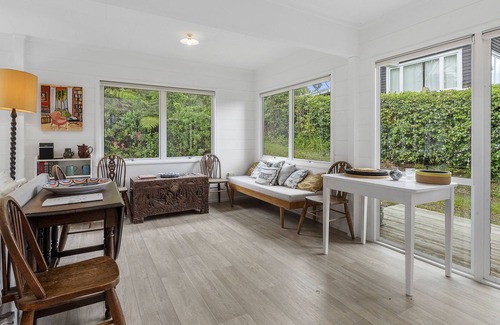 Leigh Casa | RUSTIC RESET ON THE GRID - MATHESON BAY HOLIDAY HOME in Mathesons Bay