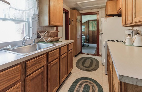 North Truro Cabaña | Rustic Retreat at The Old Post Office-Walk to Truro Vineyards