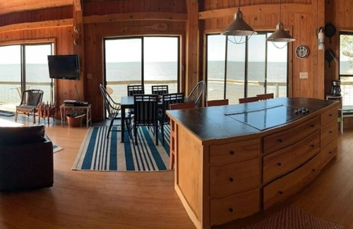 Ocean Springs Casa | Rustic Retreat | Beach View