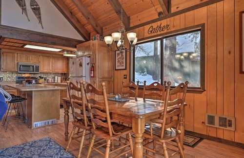Arnold Casa | Rustic Retreat - Hideout with Community Perks