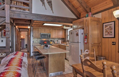 Arnold Casa | Rustic Retreat - Hideout with Community Perks