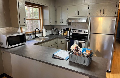 Pocono Lake Casa | Rustic Retreat –Seasonal Lake Views – Arrowhead Lake - Plaid Cabin