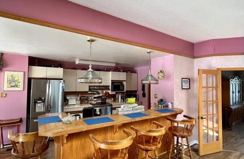 Oro Station Cabaña | Rustic Retreat: Spacious Cottage with Private Saltwater Pool and Sauna