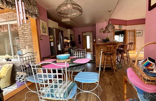 Oro Station Cabaña | Rustic Retreat: Spacious Cottage with Private Saltwater Pool and Sauna